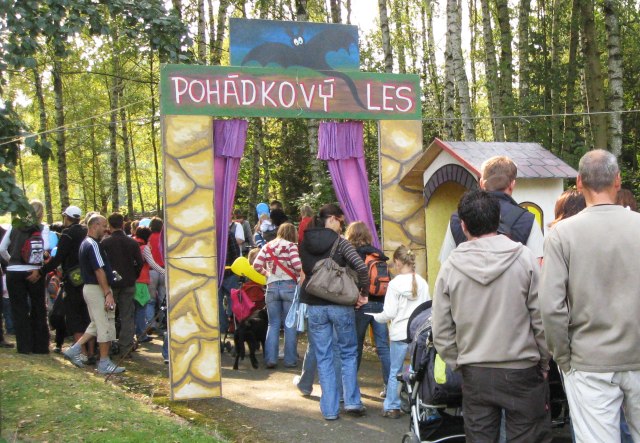 01 vstup do pohadkoveho lesa.jpg